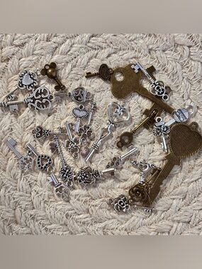 25 pc - Silver and Brass Vintage Key Charms